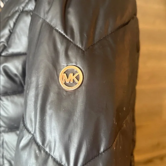 Michael Kors fleece-lined heavyweight puffer jacket with pink /rose gold trim - Picture 4 of 12